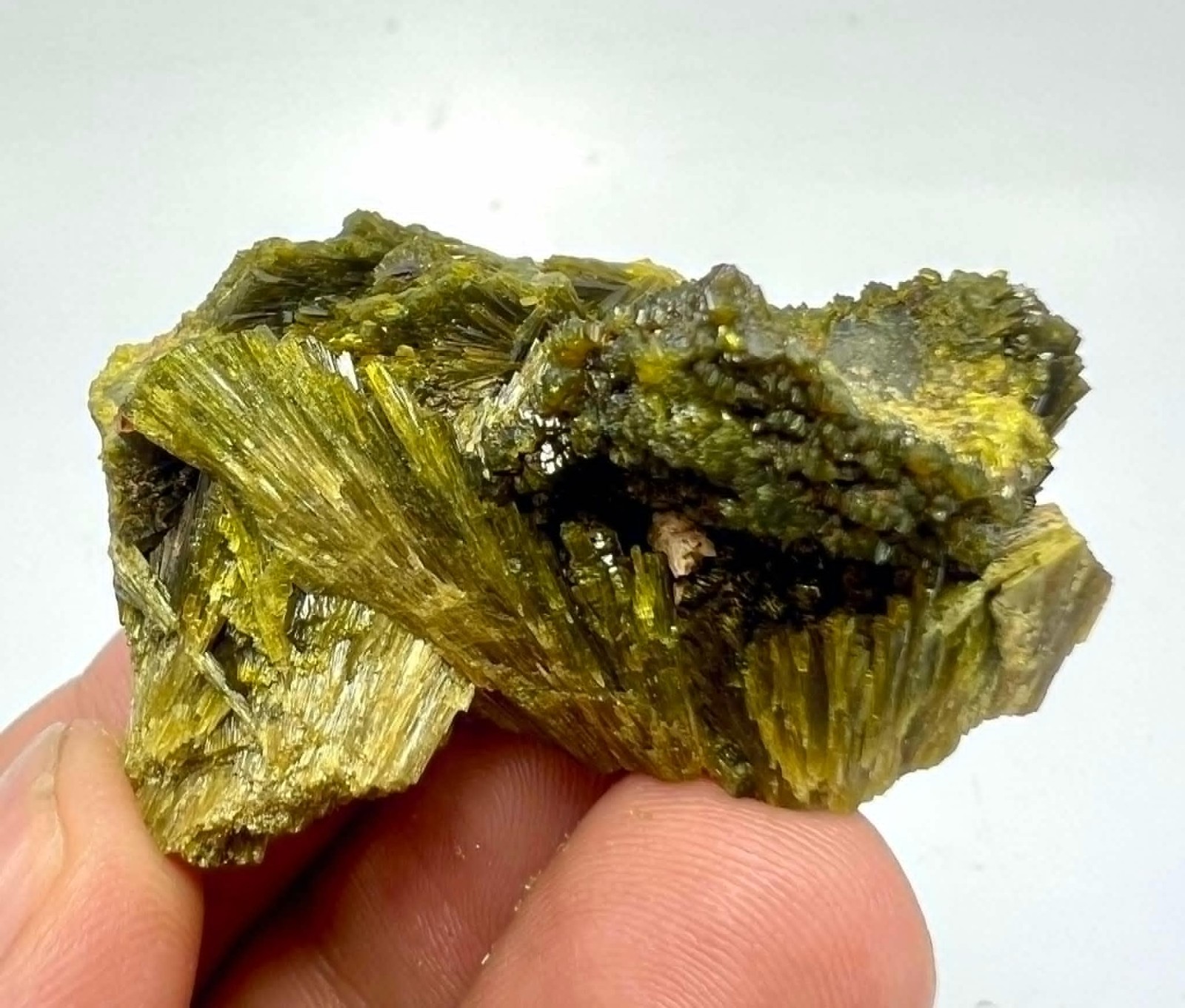 225 Carat Extremely Beautiful Green Epidote Huge Specimen From Pakistan AS2