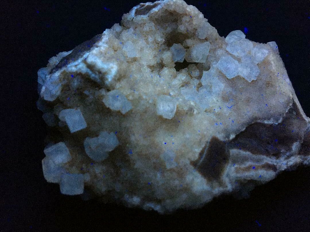 KB: BRIGHT FL. WHITE & YELLOW/WH SW CALCITE XLS. FROM GRAVALOS, LA RIOJA, SPAIN
