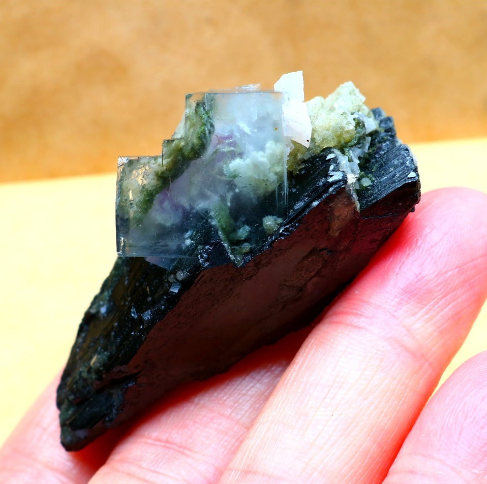 Natural Blue Cubic fluorite Black tungsten ore Mica mineral specimen/yaogangxian