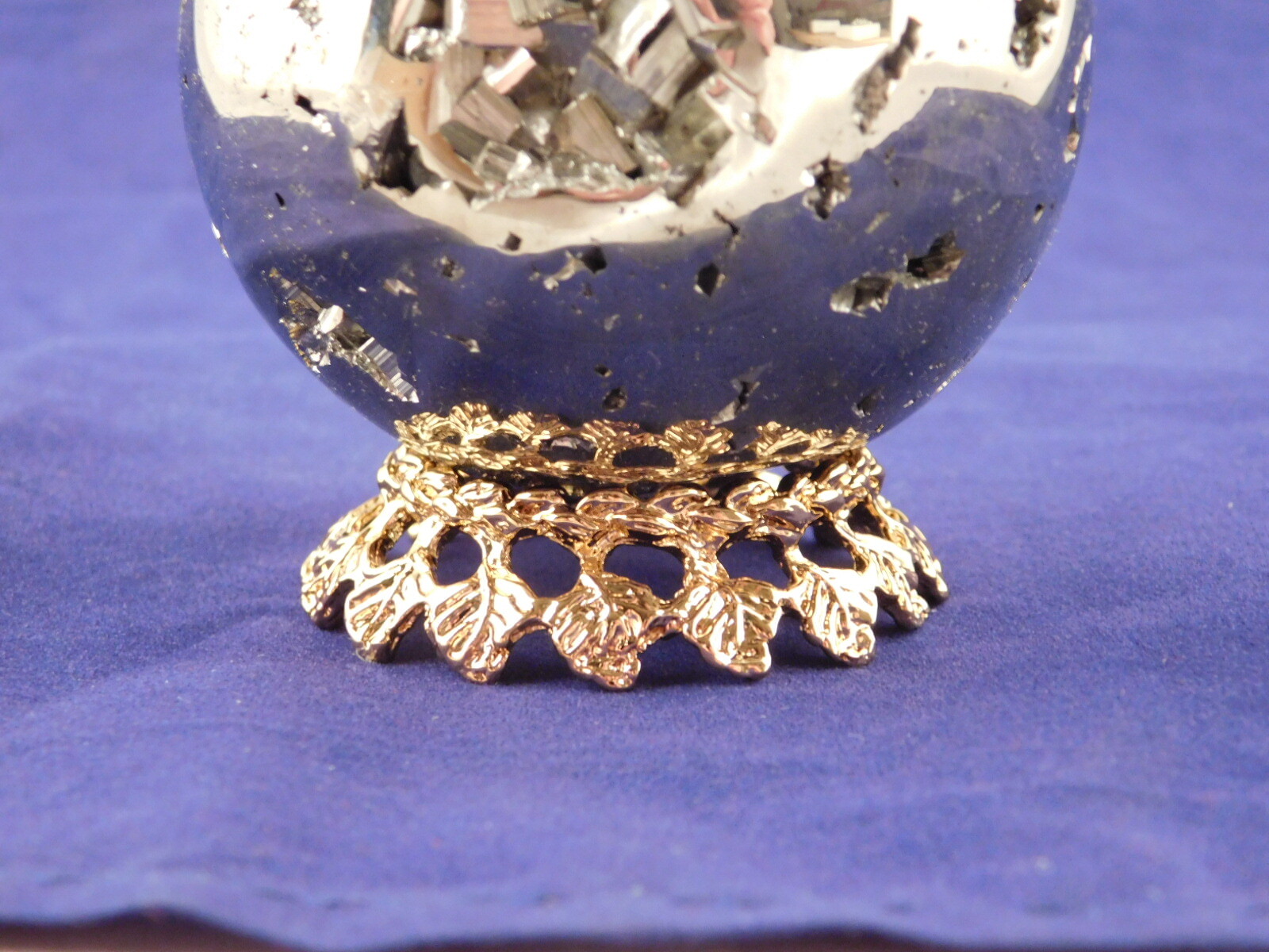 Sphere Display Stand LEAF Design Small Size Gold Color