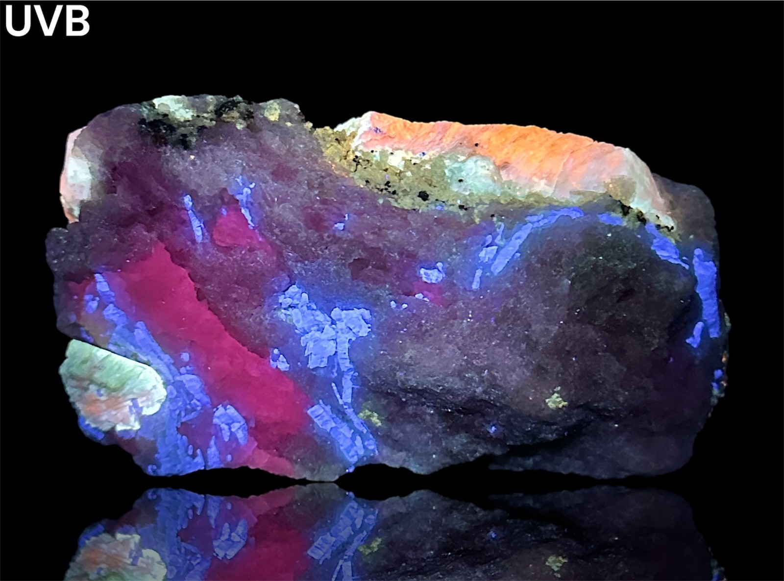 434 Gr. Fluorescent Phosphorescent Sodalite W/ Hackmanite, Fluorapatite, Calcite