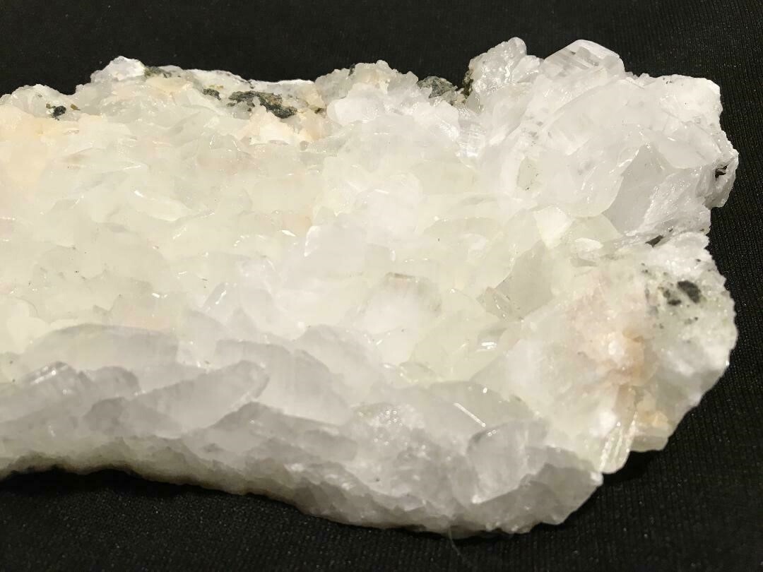 KB: BRIGHT! UNUSUAL SW FL. & PHOS. PINK & WHITE CALCITE XLS. FROM GENOVA, ITALY
