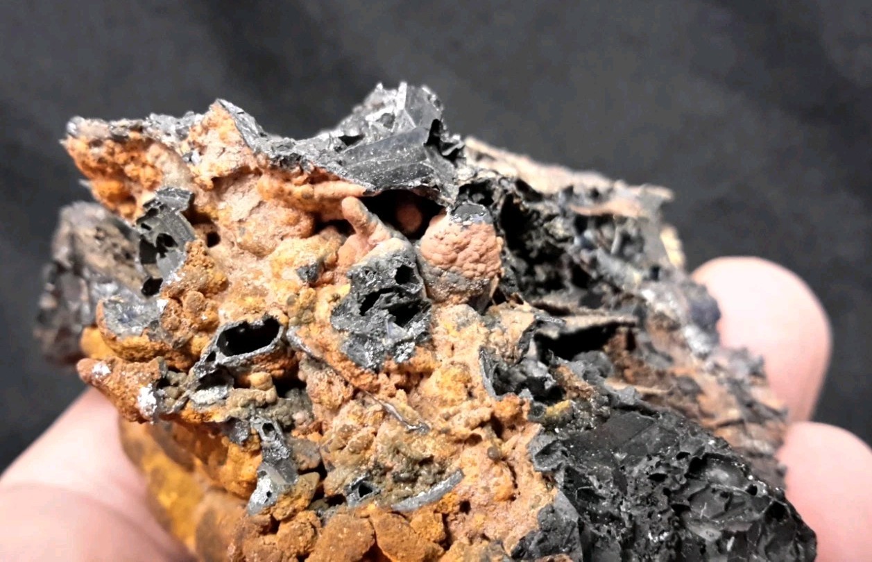 3.5″ SMITHSONITE on GOETHITE from Laurion, GREECE
