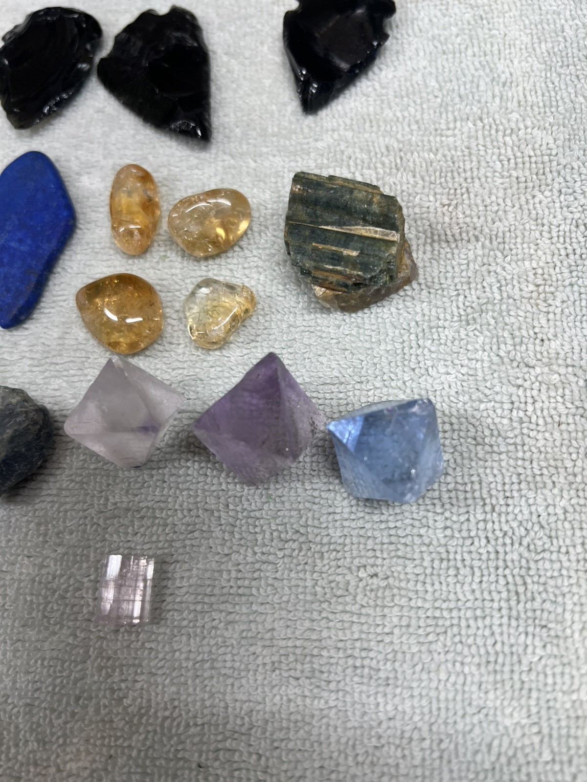 4 oz of Random Crystal Lot, Assorted Mixed Gemstones