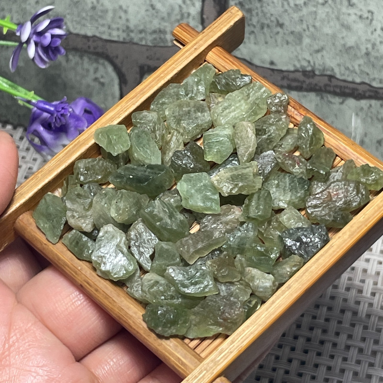 4-10mm Raw Green Apatite Stone – Natural rough Apatite from Madagascar 41g c606