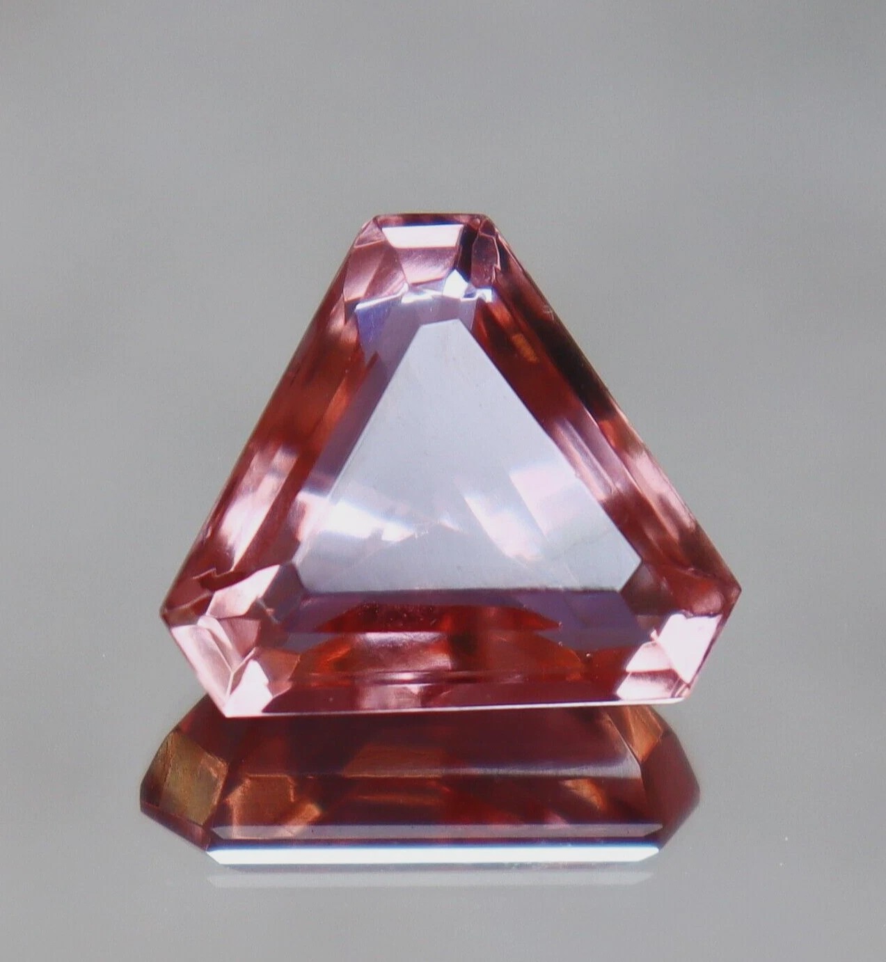 Color Changing Loose Gemstone Certified Natural Alexandrite Trangle Cut