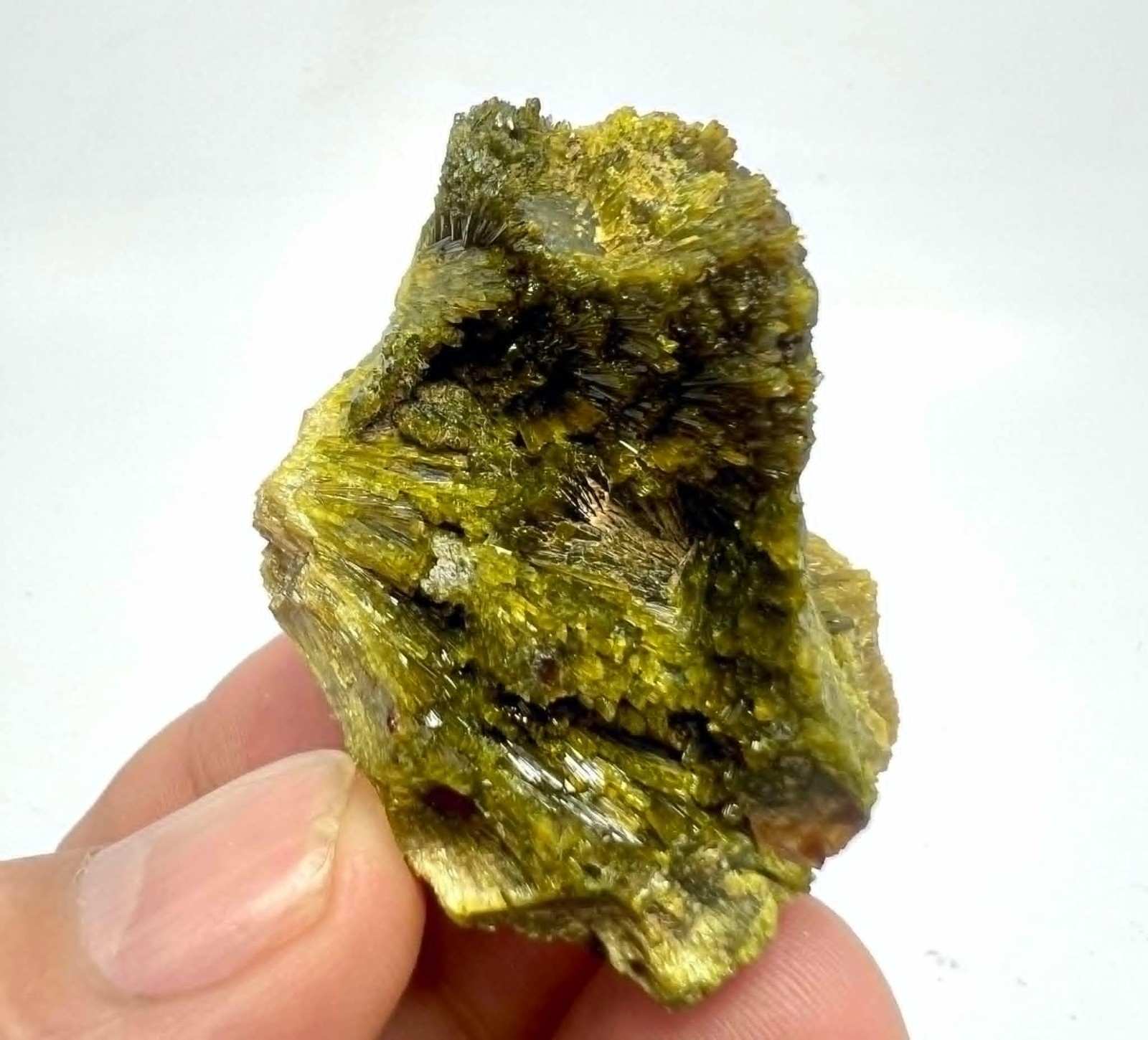 225 Carat Extremely Beautiful Green Epidote Huge Specimen From Pakistan AS2