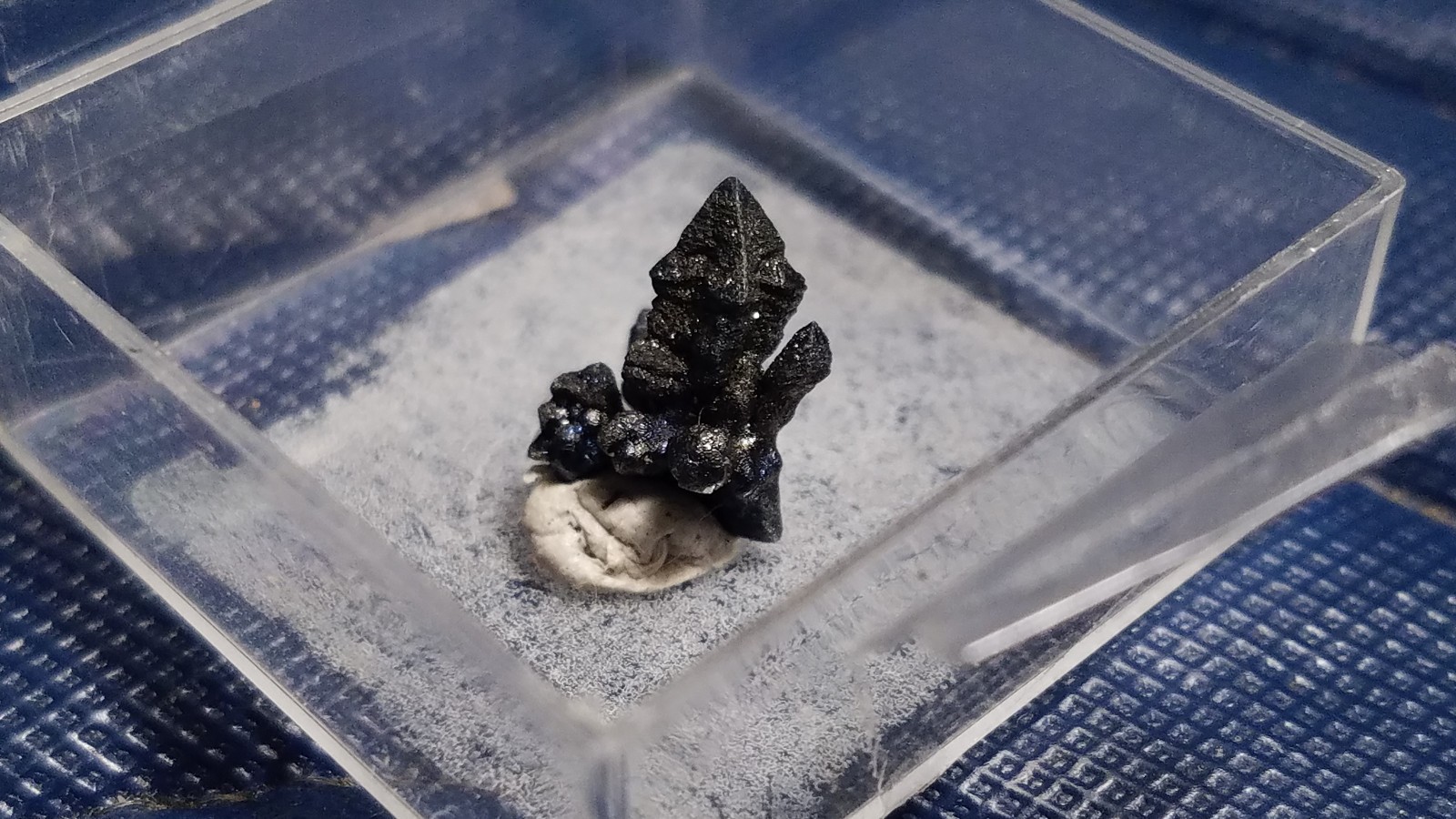 SiG: Dark Grey Sparkly Iridescent Hematite Crystals Cluster Psm After Magnetite