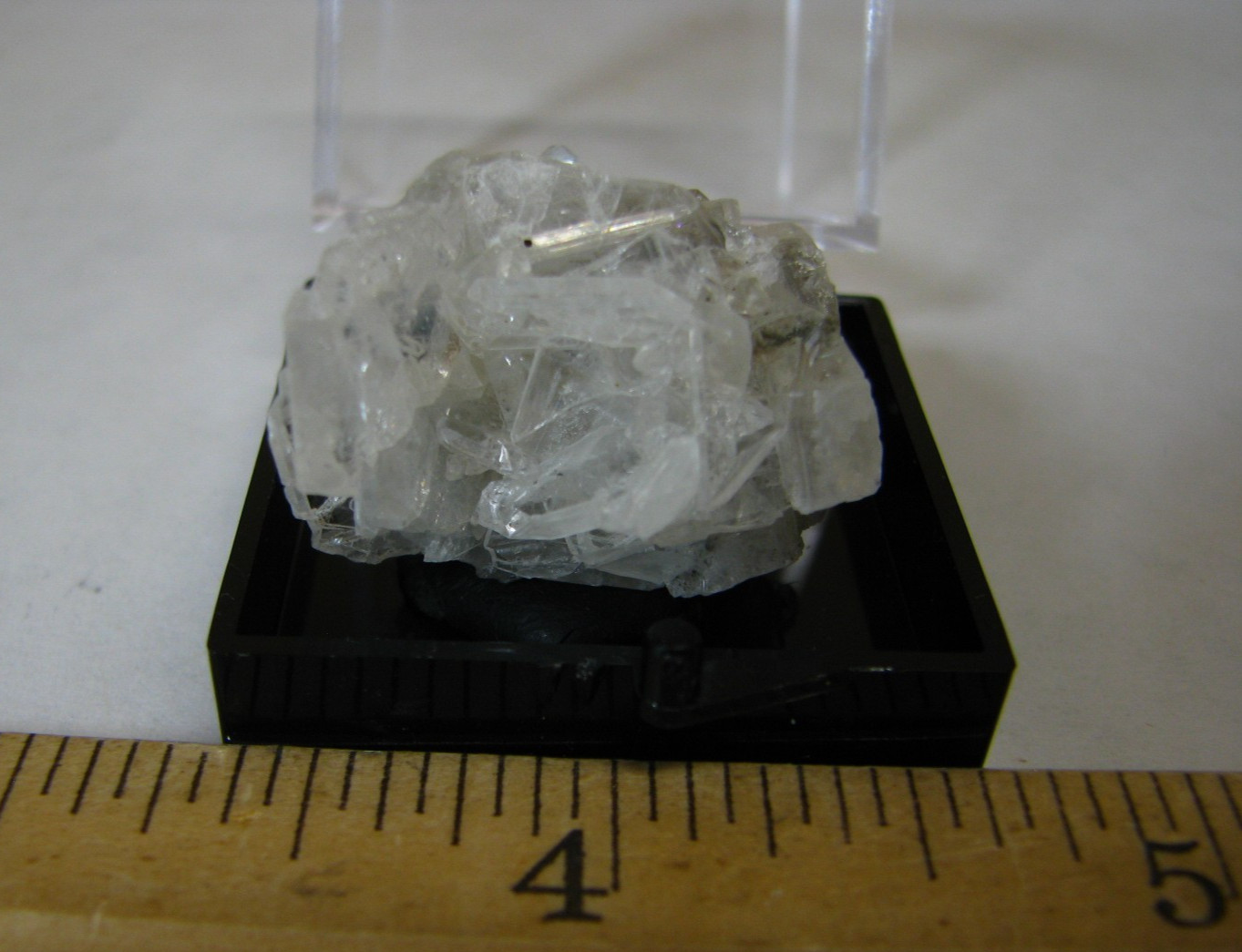 CLEAR/OPAQUE WHITE CELESTINE CRYSTALS MINIATURE IN CASE MICHIGAN USA #066