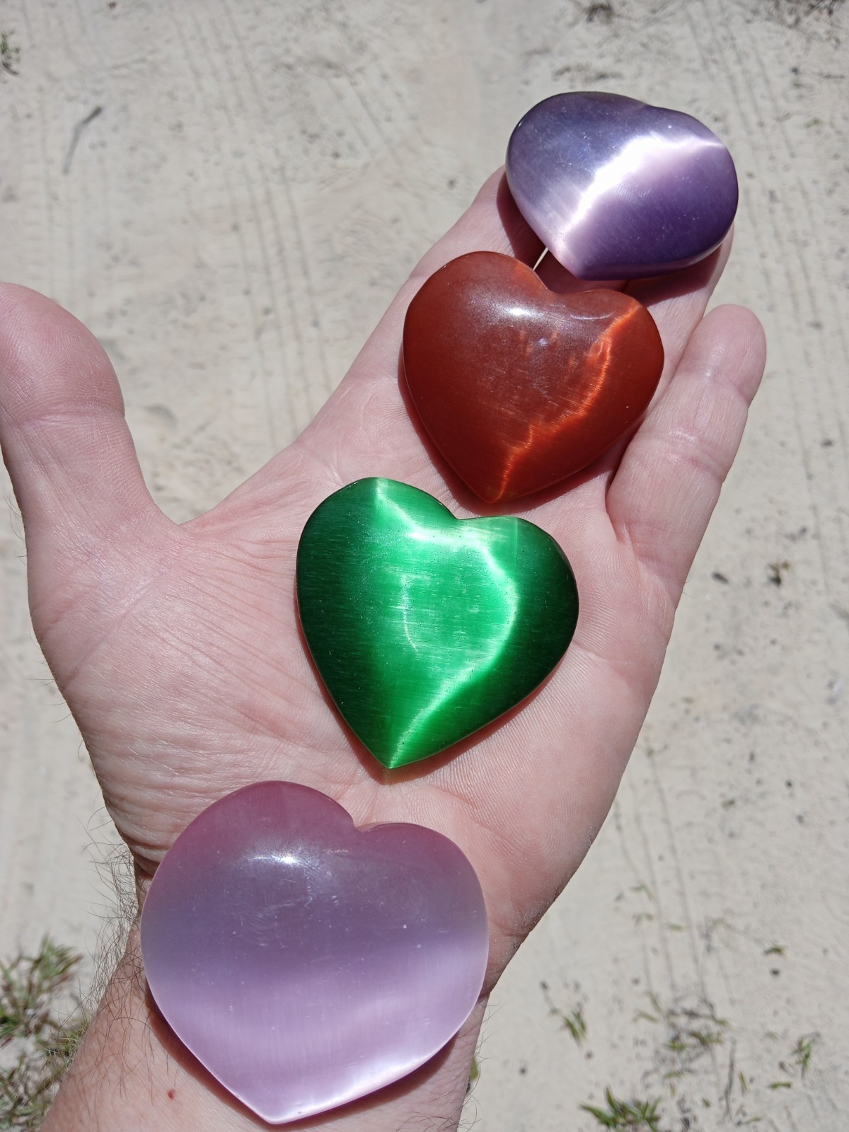Lot of 4 Rainbow Glass Cat’s Eye Hearts! Color shifting.. Q1