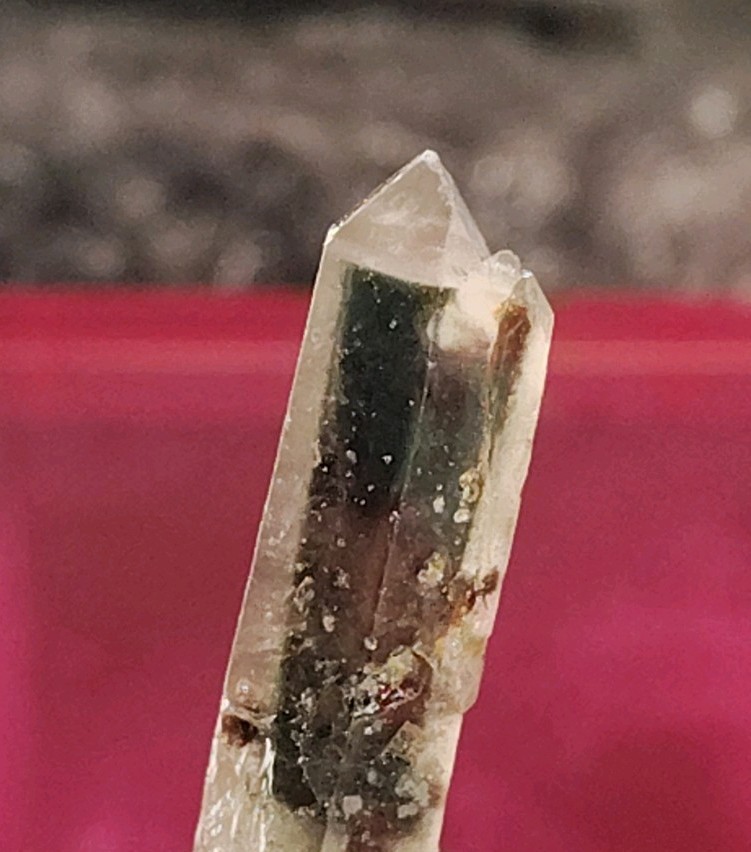 30mm Scenic Quartz Point Red Hematite, Epidote Inclusions, 360 Display ,Meigu