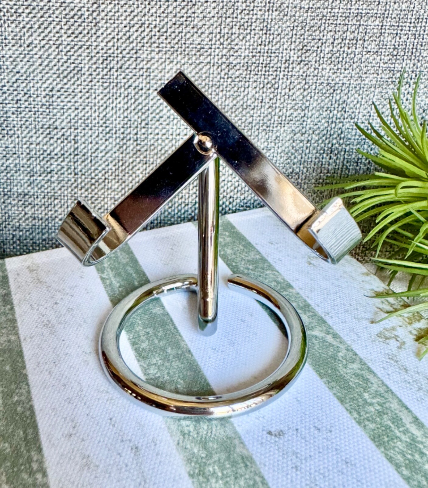 New Silver Tone Metal Display Holder for Stones & Crystals 2.5” – STAND ONLY