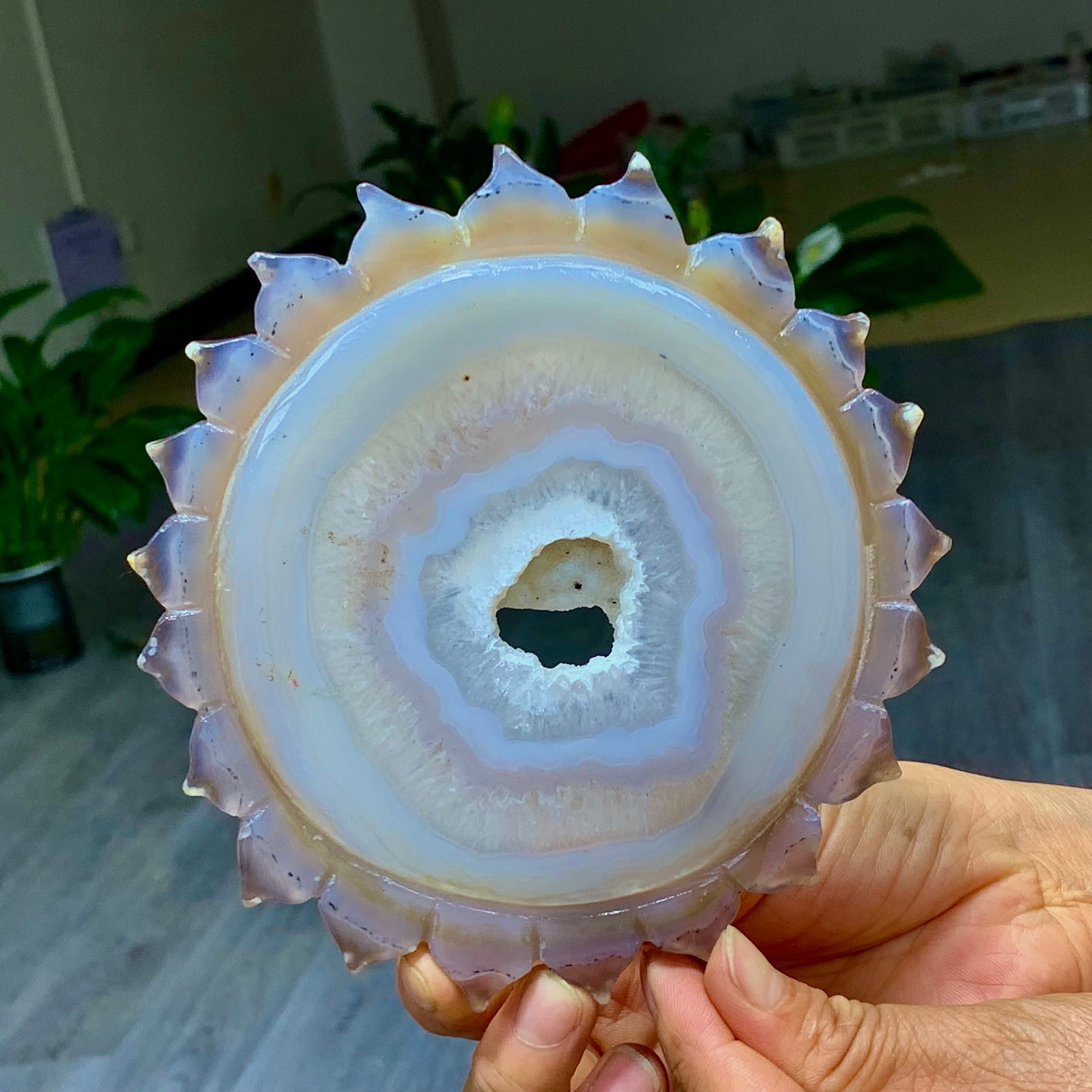 356G Natural agate crystal cave quartz hand carved sunflower