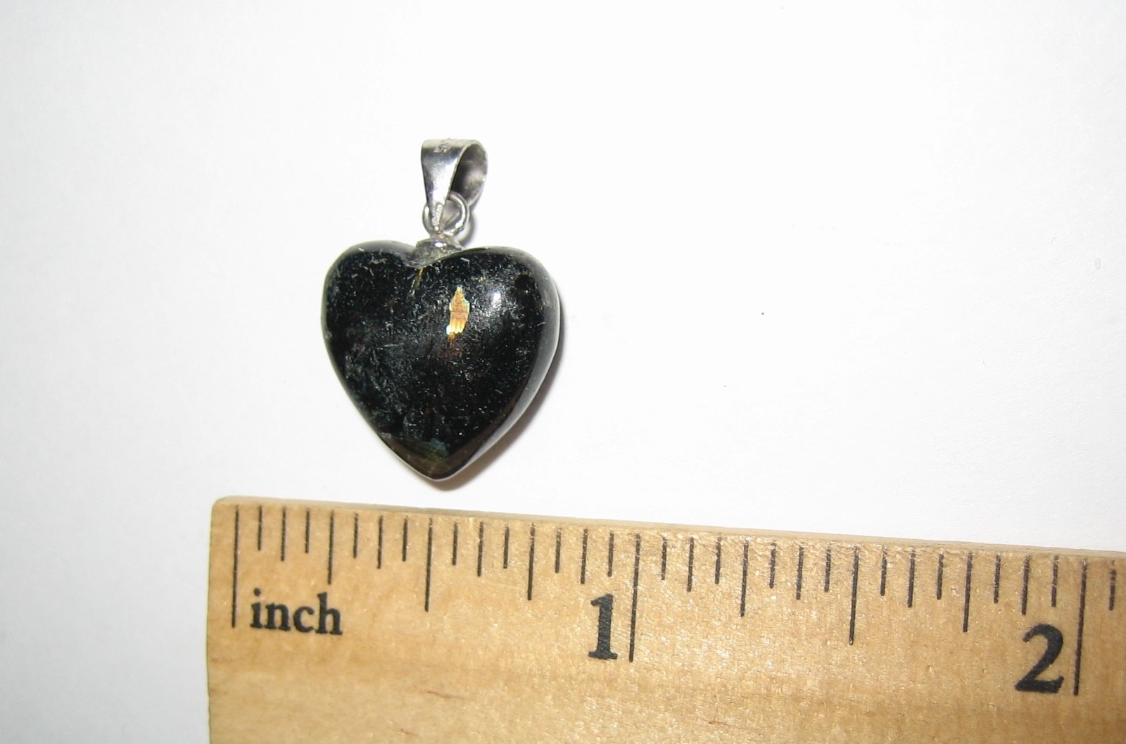 15mm RARE! POLISHED NATURAL AUTHENTIC NUUMMITE STONE HEART PENDANT GREENLAND *2