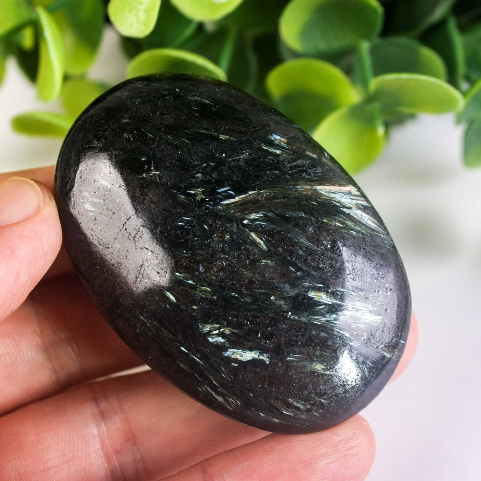 64g 60mm Rare Arfvedsonite Palm Stone Natural Firework Flash Crystal Worry Stone