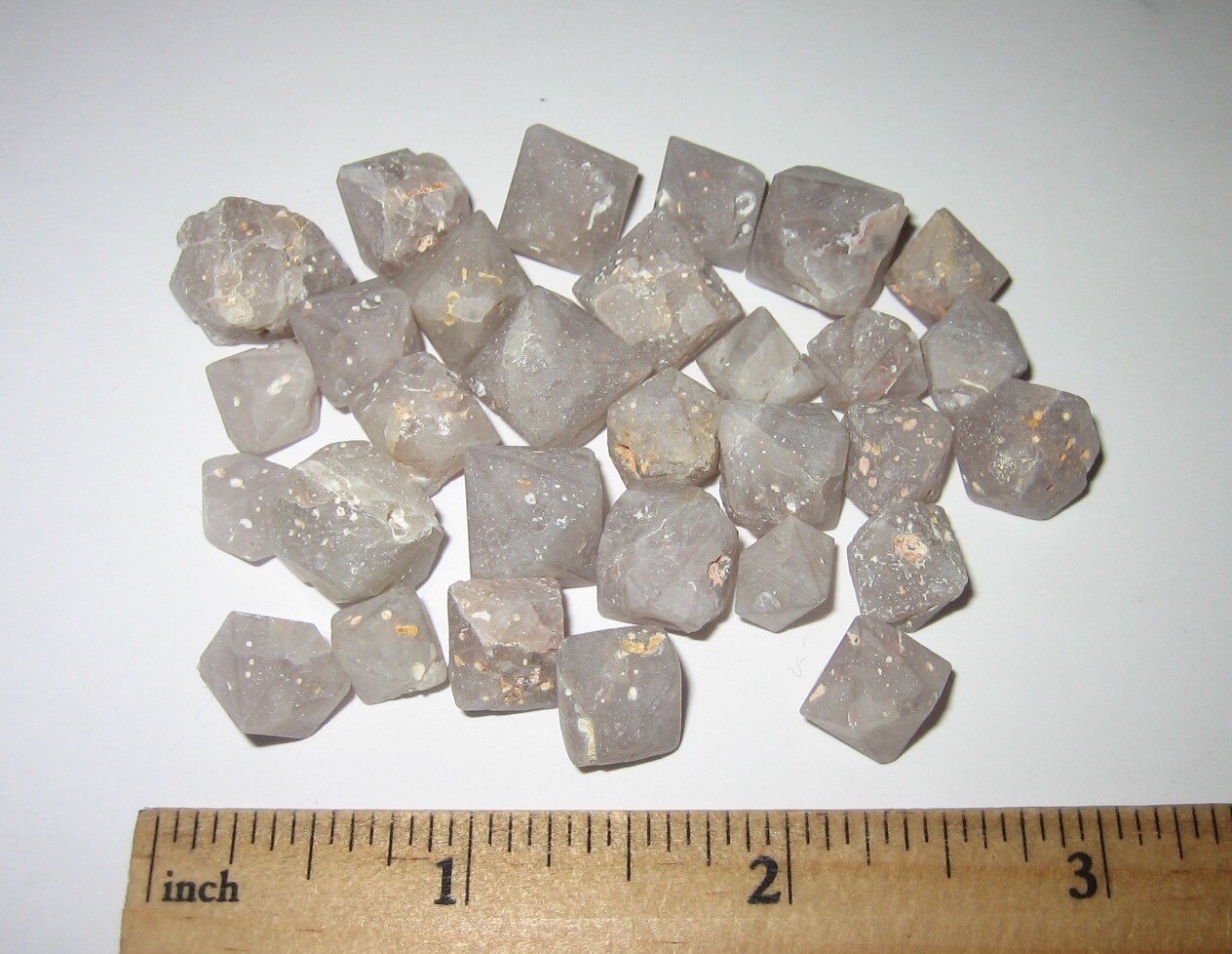 30 SMALL NATURAL ROUGH 0.2″- 0.5″ BETA QUARTZ CRYSTALS FROM INDONESIA ~ 50.5g *5