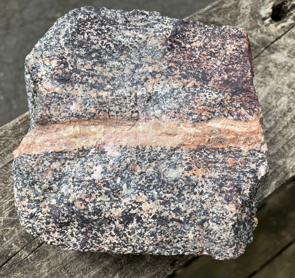 A101 Franklin NJ Fluorescent Willemite Vein 5.25×4.x2.5 in 6.23lb phosphorescent