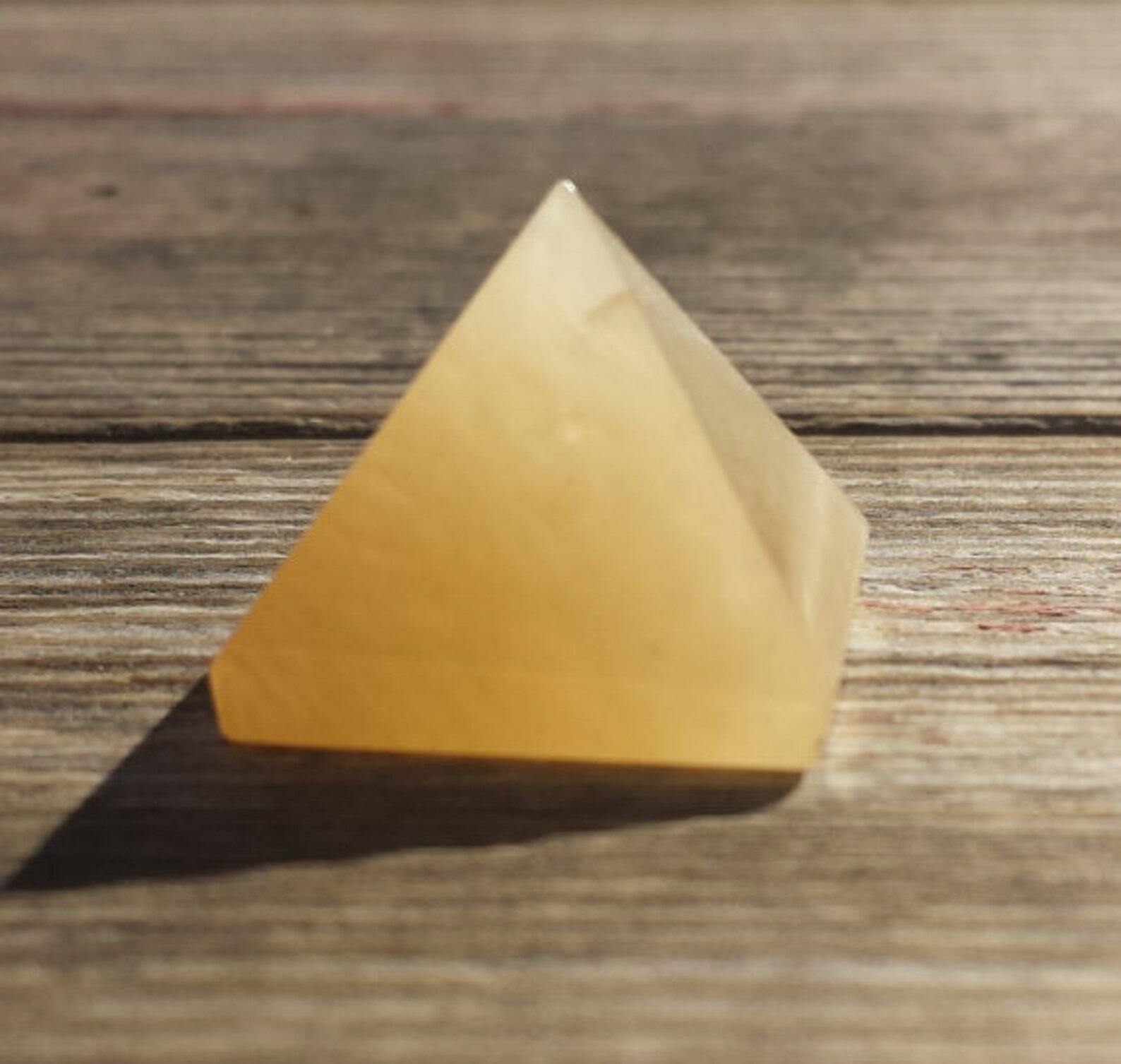 NATURAL GOLDEN QUARTZ SMALL GEMSTONE PYRAMID 20-22mm