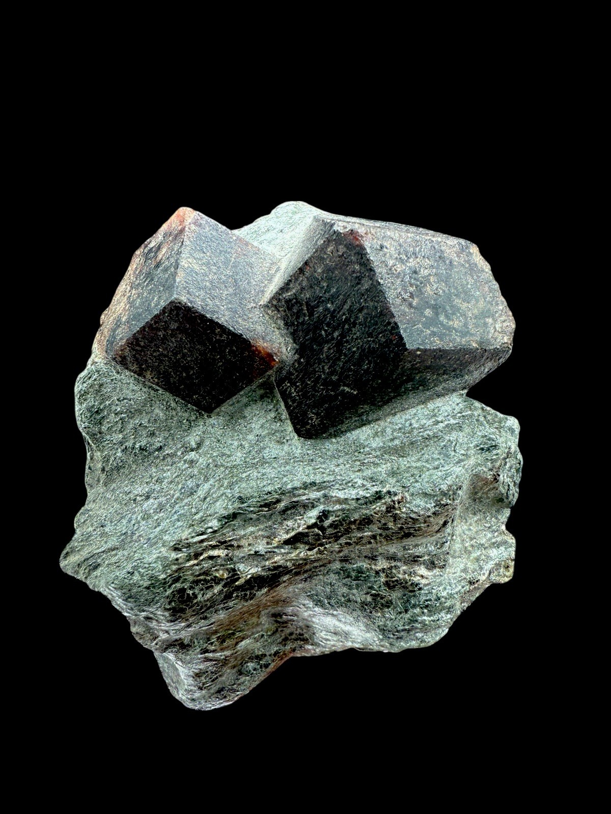 Almandine Garnet In Schist : Zillertal . Tyrol , Austria 🇦🇹