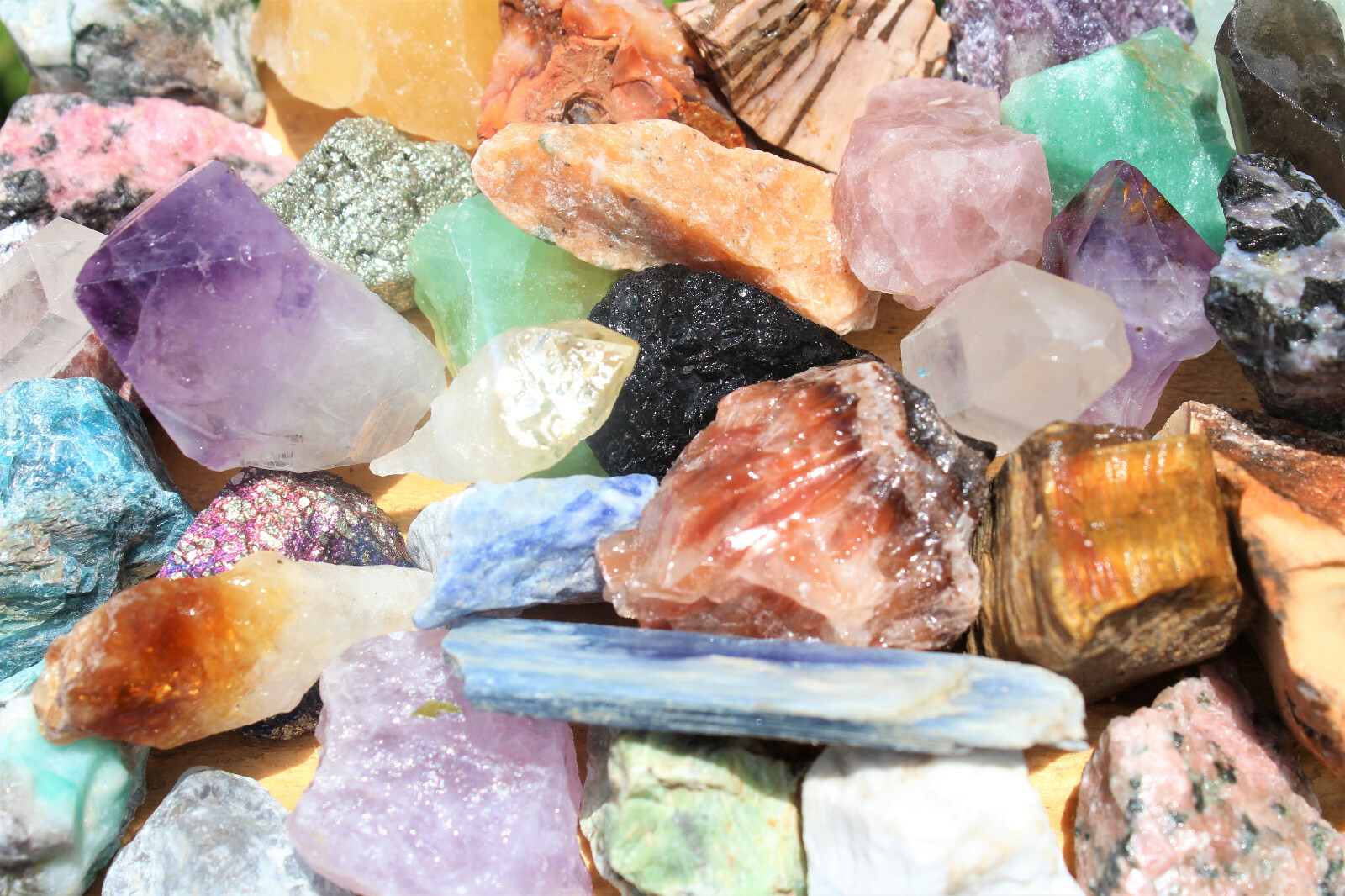 Bulk Crafters 1 lb Mix Natural Gems Crystals Raw Mineral Specimens Rocks 16 oz