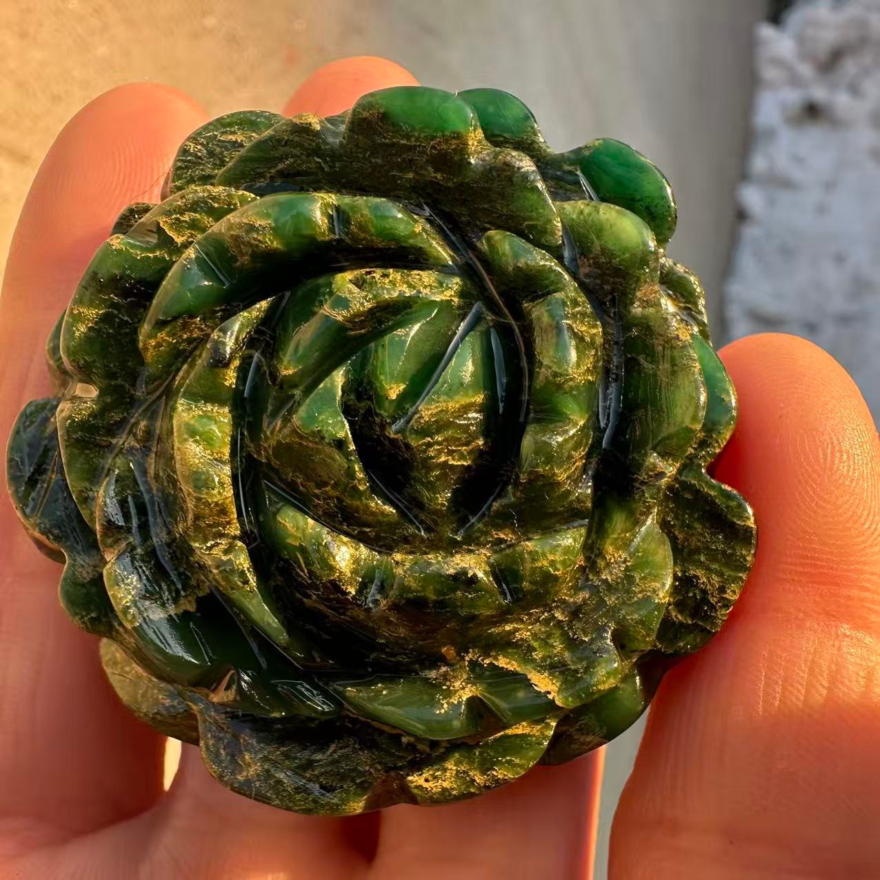1pc Natural Emerald Quartz Carved Flower Skull Crystal Reiki Gift