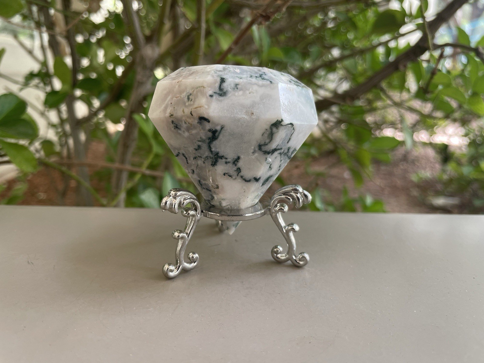 Moss Agate Crystal/Gemstone Diamond Carving W/Stand 183G 2 1/2″ x 2 1/4″ Druzy