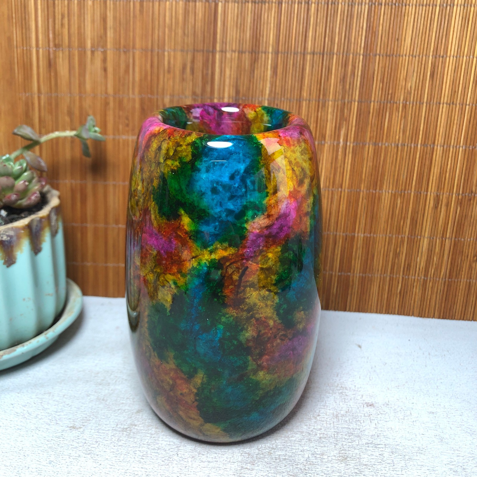 Natural “Seven Colors Jade” vase specimen -Taiwan China 1110g 130-79-79mm A4900