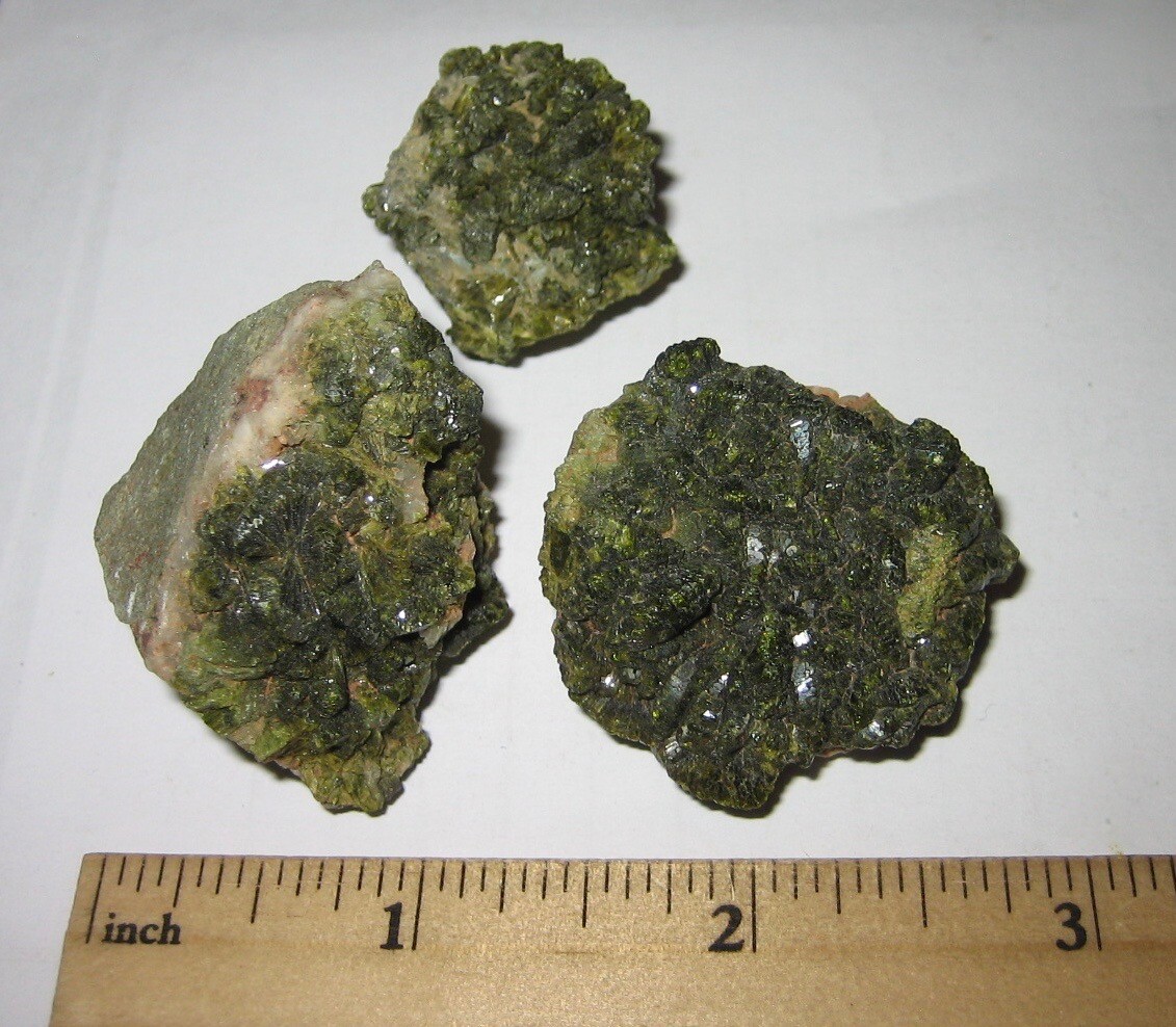 3 NATURAL ROUGH 1.1″-1.7″ EPIDOTE CRYSTAL MINERAL CLUSTERS FROM MOROCCO 94.4g *1