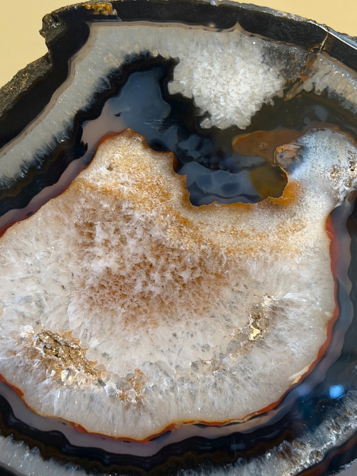Bundle: Agate Slice with Druzy Crystals, Puck Light and Stand