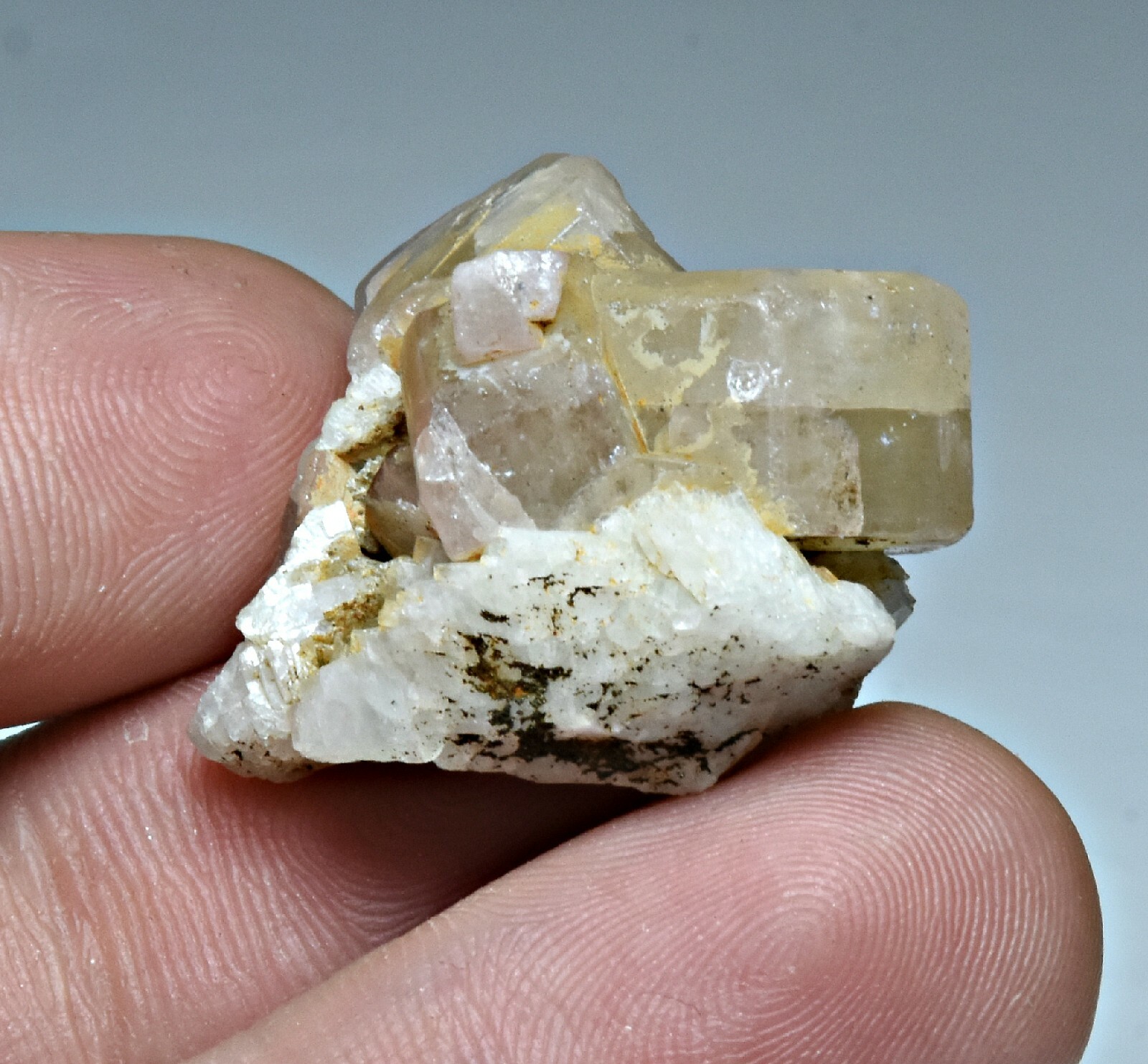 57 CT Excellent Condition Sharp Fluorescent Apatite Crystals Bunch