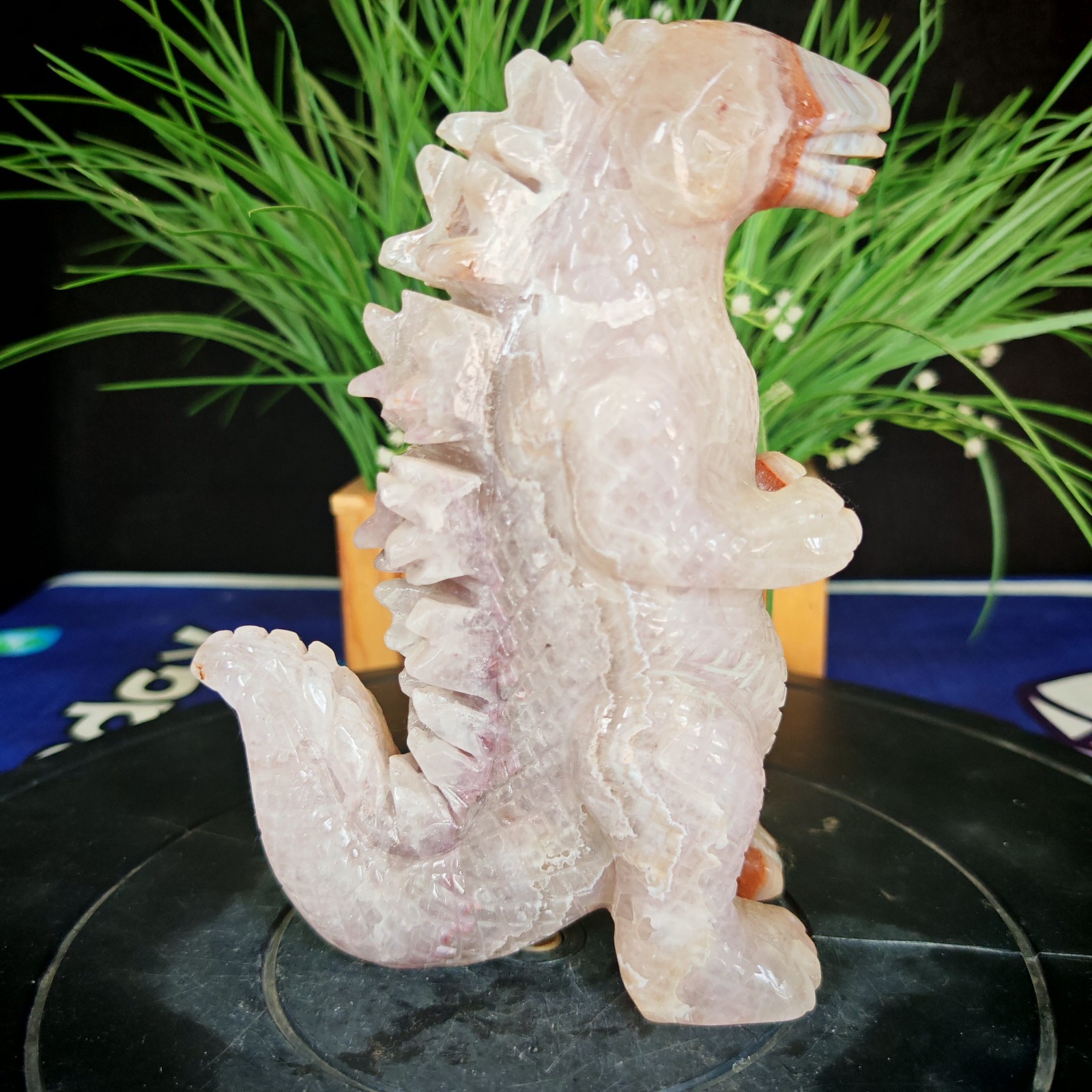 4.40LBTop natural crystal hand carved therapeutic artwork2.0kg