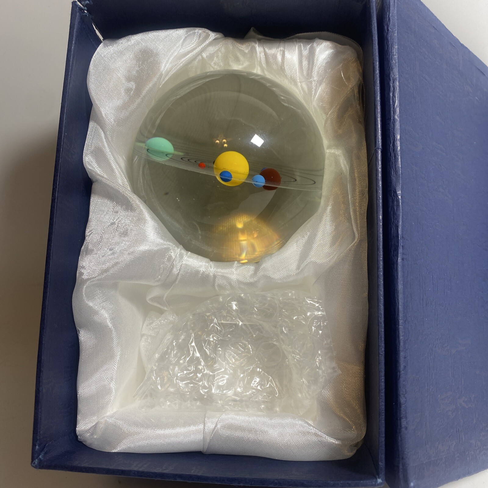 Amlong Crystal Solar System Crystal Ball Crystal Stand In Original Box 4.25″
