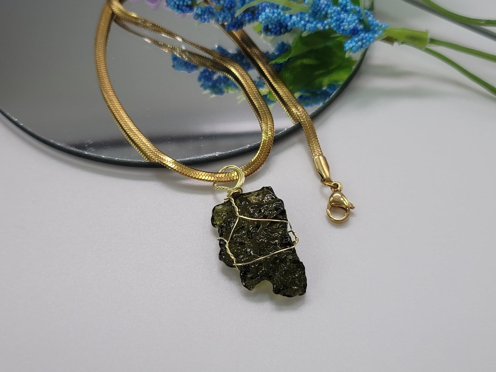 Genuine Moldavite Choker Necklace 100 % Natural Minimalist Gifts, Trendy