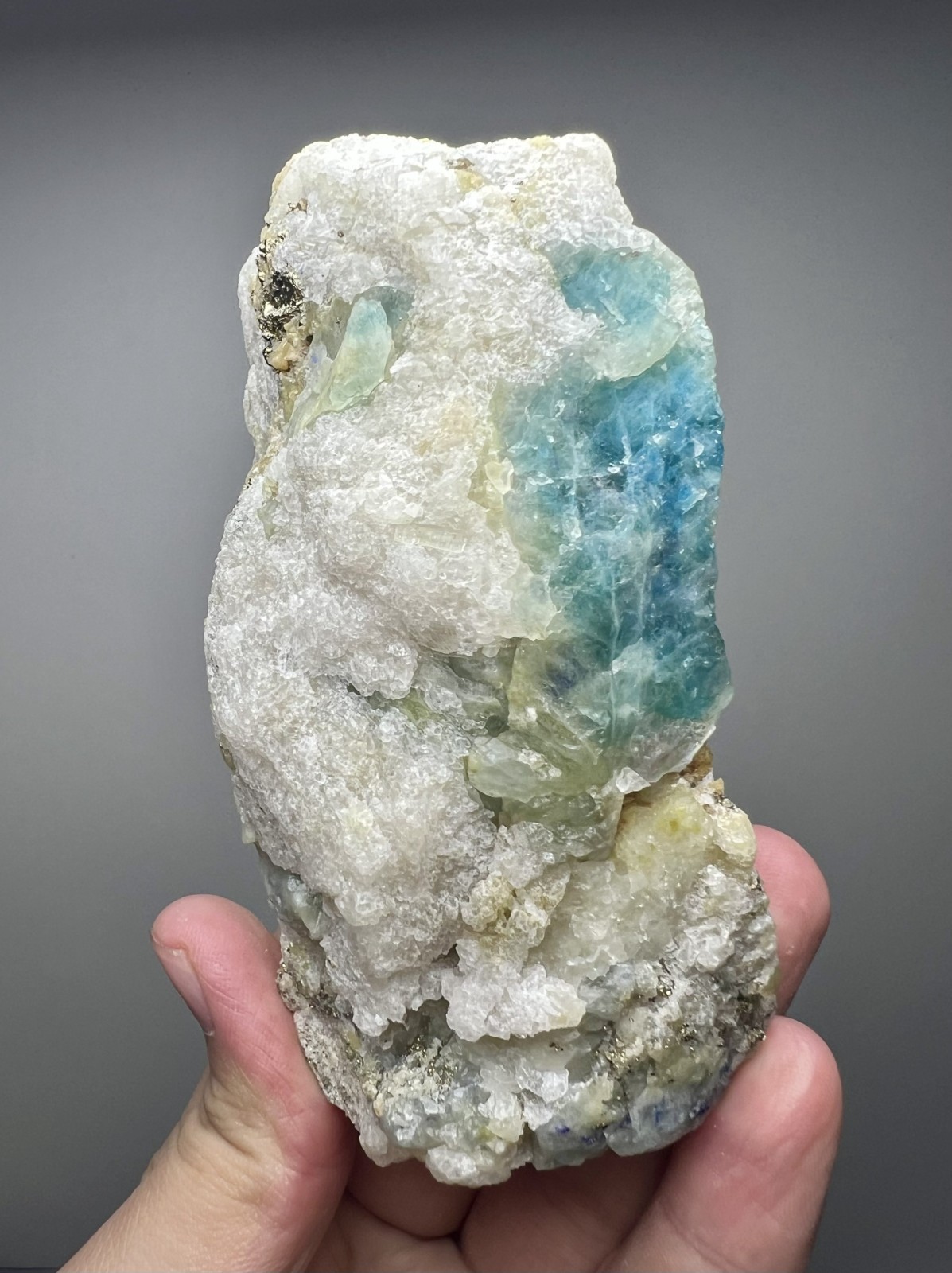 434 Gr. Fluorescent Phosphorescent Sodalite W/ Hackmanite, Fluorapatite, Calcite