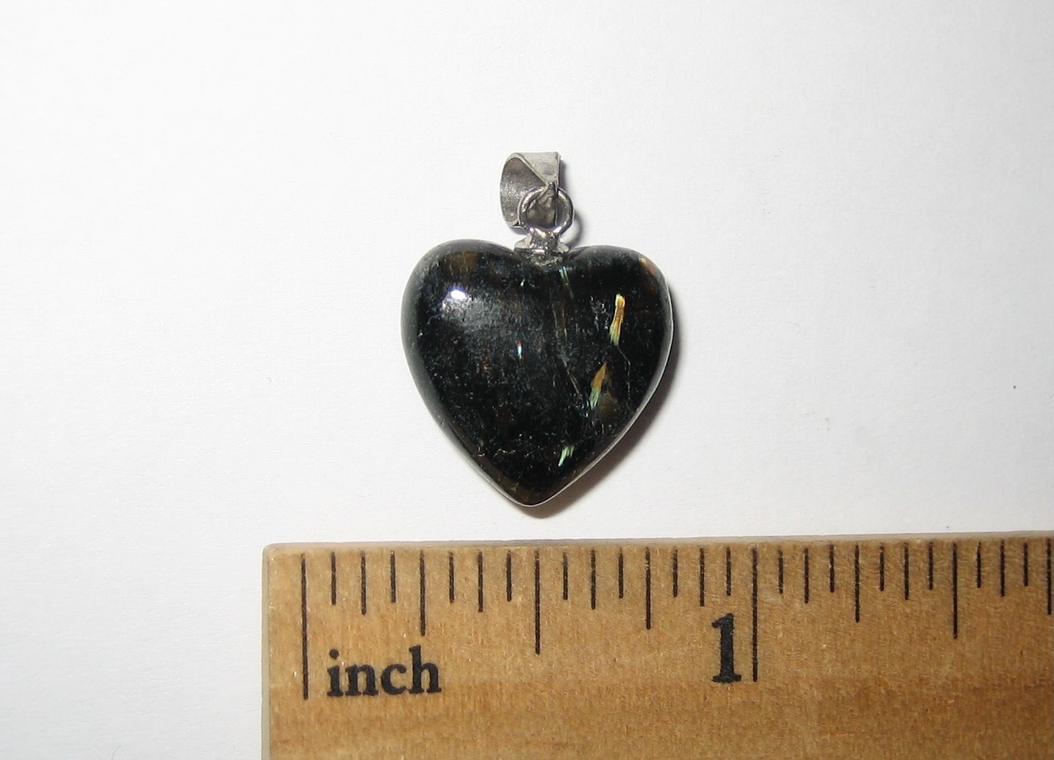 15mm RARE! POLISHED NATURAL AUTHENTIC NUUMMITE STONE HEART PENDANT GREENLAND *2