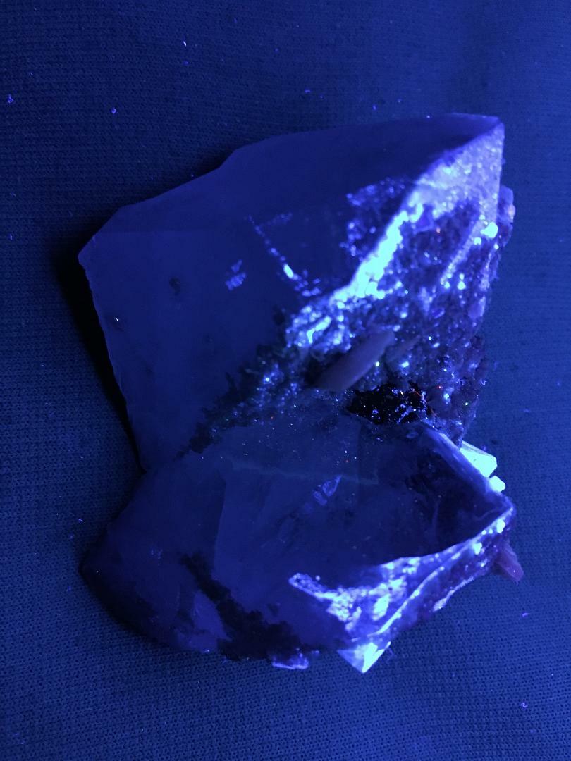 KB: SW FL BRIGHT BLUE/WHITE XL OF SCHEELITE IN MATRIX, HUNAN PROVINCE, CHINA