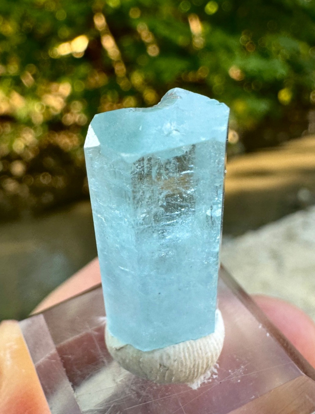 Natural Transparent Sky Blue Aquamarine Crystal , 22 Carats @ Minerals