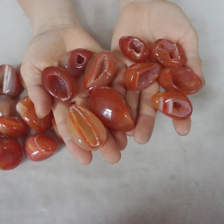 2.2LB 32 Natural Red Carnelian Agate Crystal Geode Egg Carved Palm Stone Healing