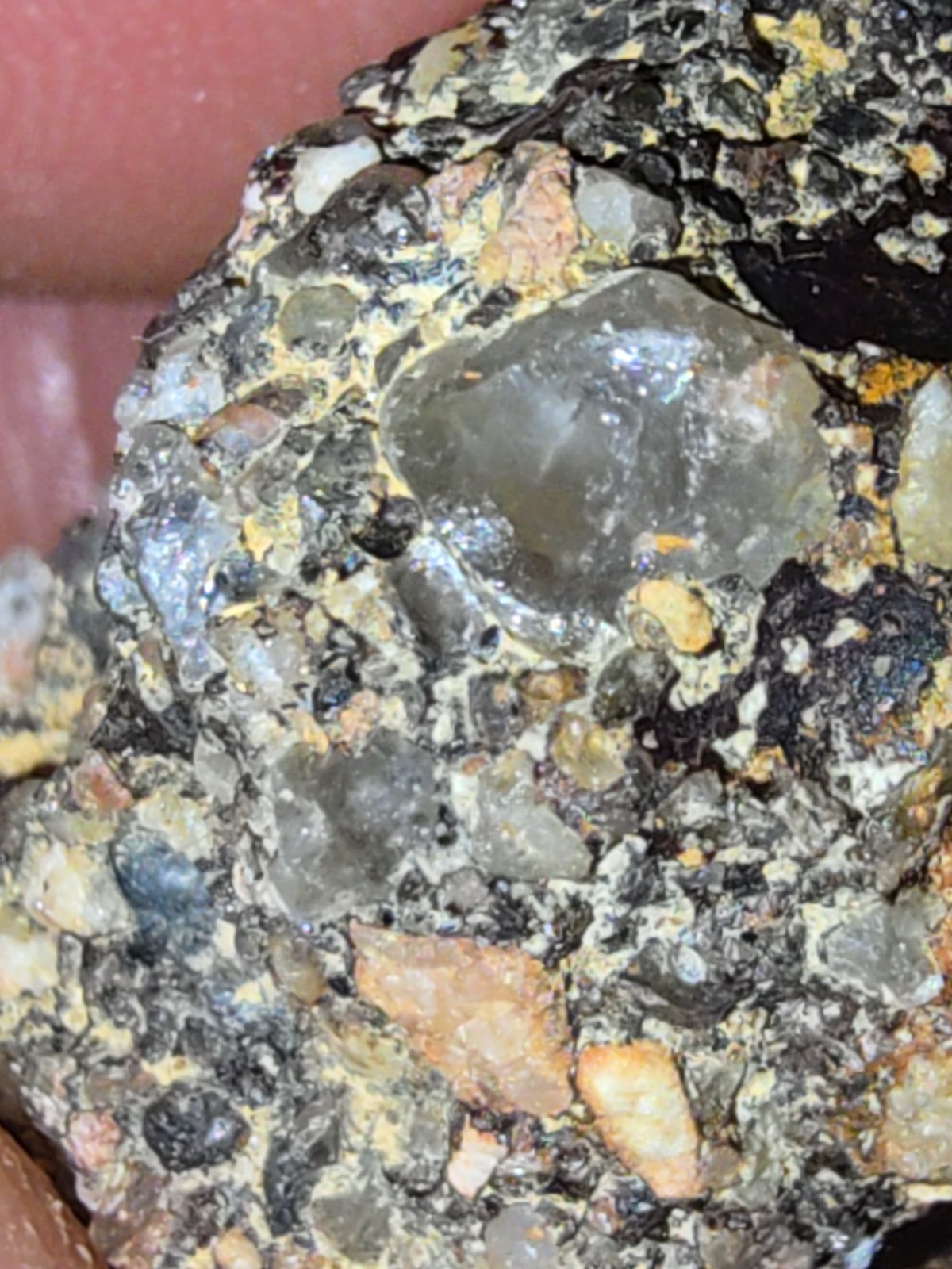 Bearing diamond rock that’s 1 1/2 tall by 1 1/4 inches in whith.