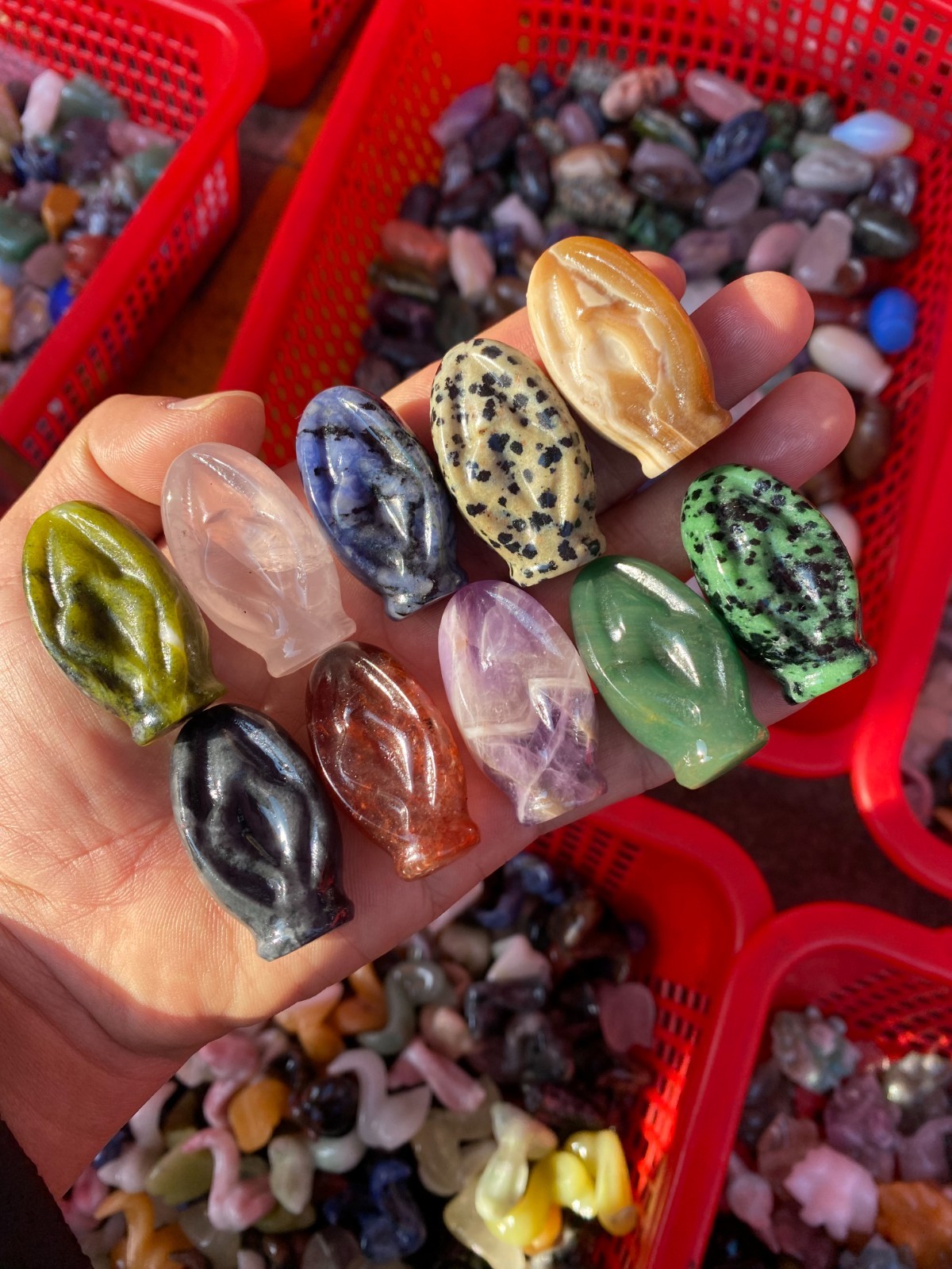 5pcs Natural Mixed quartz Carved Crystal small Source Of Life skull reiki Heal