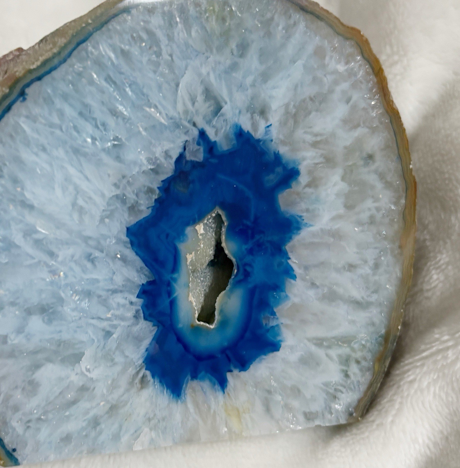 Unbranded, Blue and White Half Cut Geode Rock Formation Piece