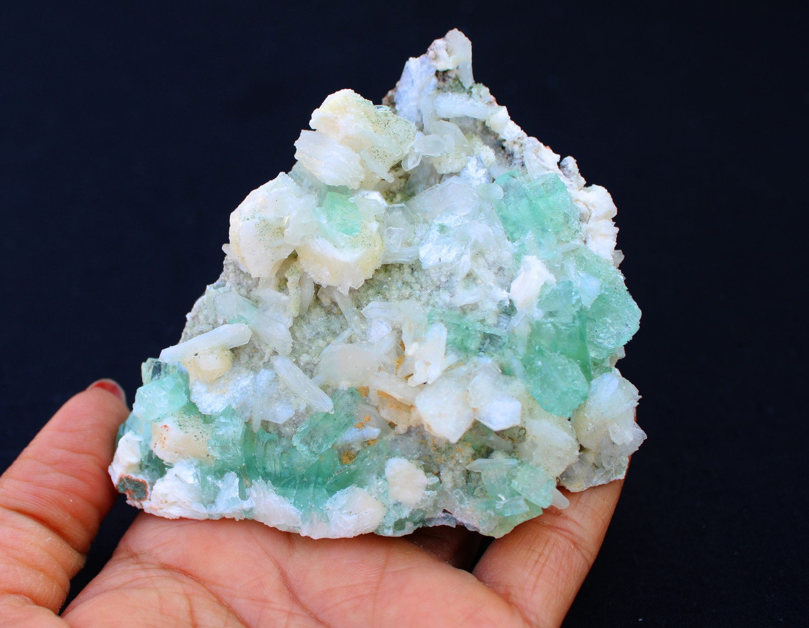 GREEN APOPHYLLITE CRYSTALS WITH STILBITE ON MATRIX MINERALS SPECIMEN INDIA