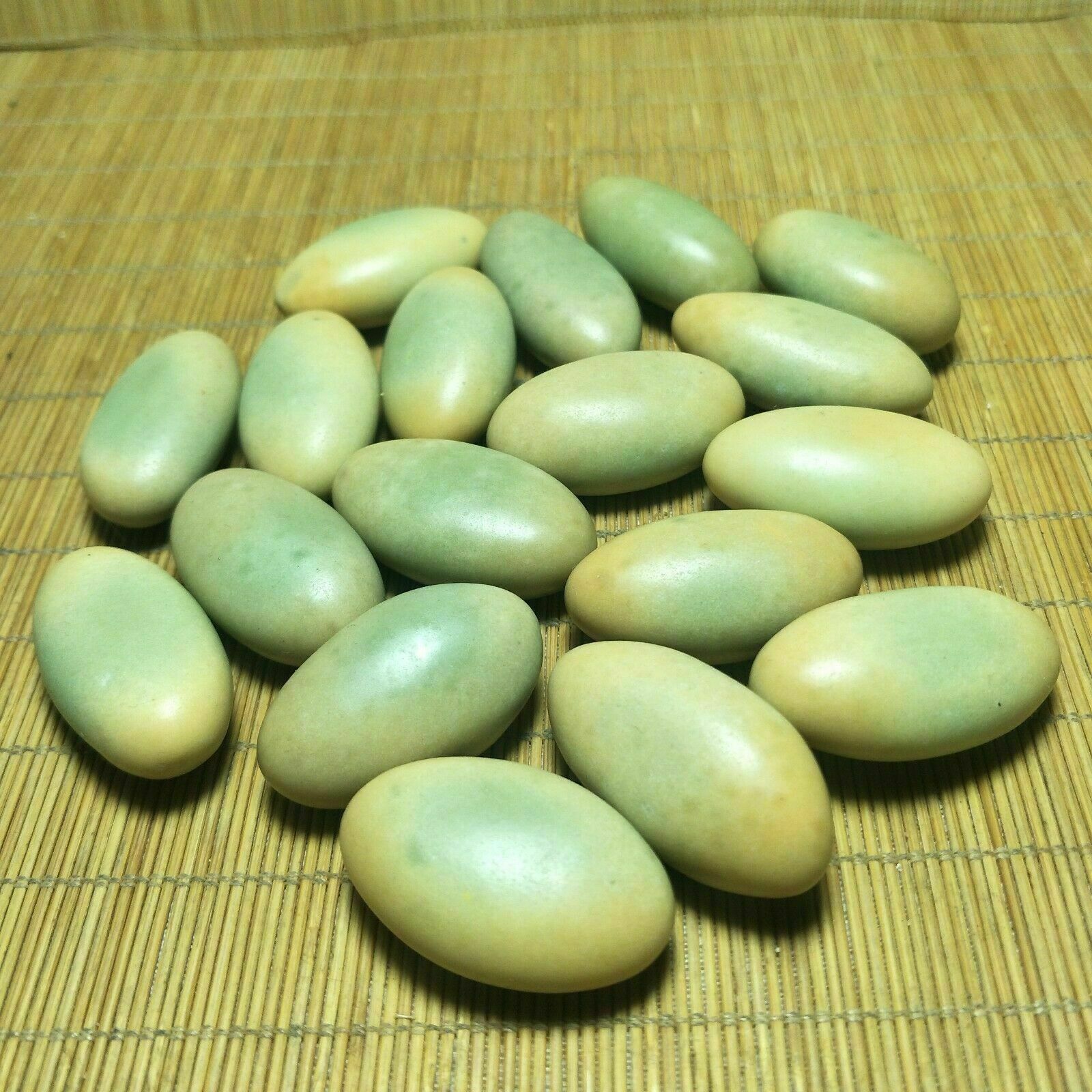 1pcs Glow In The Dark Tibetan Wealth God Ancient Luminous Stone Egg Old Dzi Bead