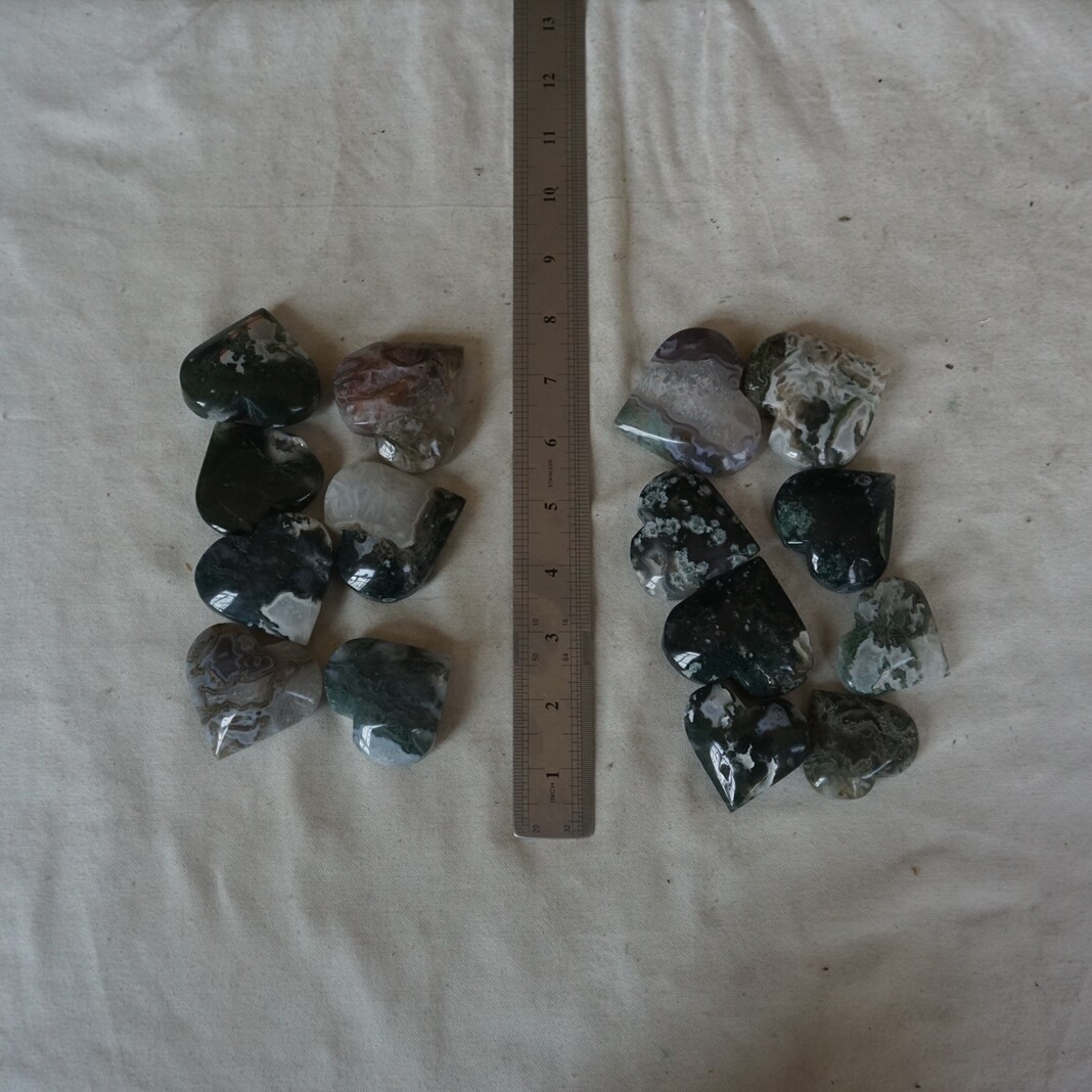 2.2LB 12Pcs Natural Moss Agate Carnelian Quartz Crystal Heart Palm Stone Healing