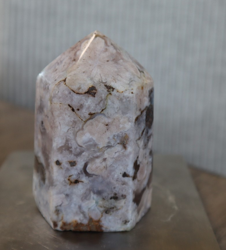 FLOWER AGATE POINT (SHORT AND CHUNKY) 2.98 X 2.00 INCHES/ 247.4 GRAMS