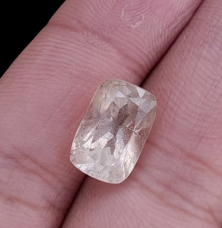 9.5 ct Elegant Natural Light Champagne Topaz Aesthetic Gemstone – Cushion Cut