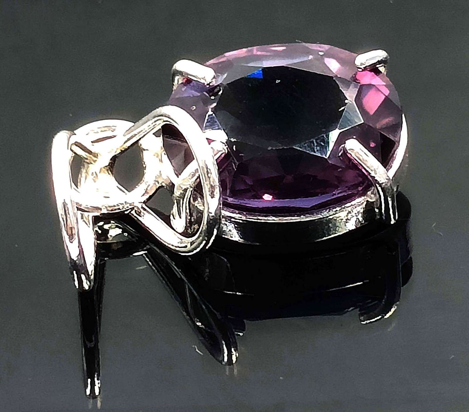 16.00 Ct Natural Alexandrite Oval Shape Bi-Color 925 Pendant Silver IGL 6MHK
