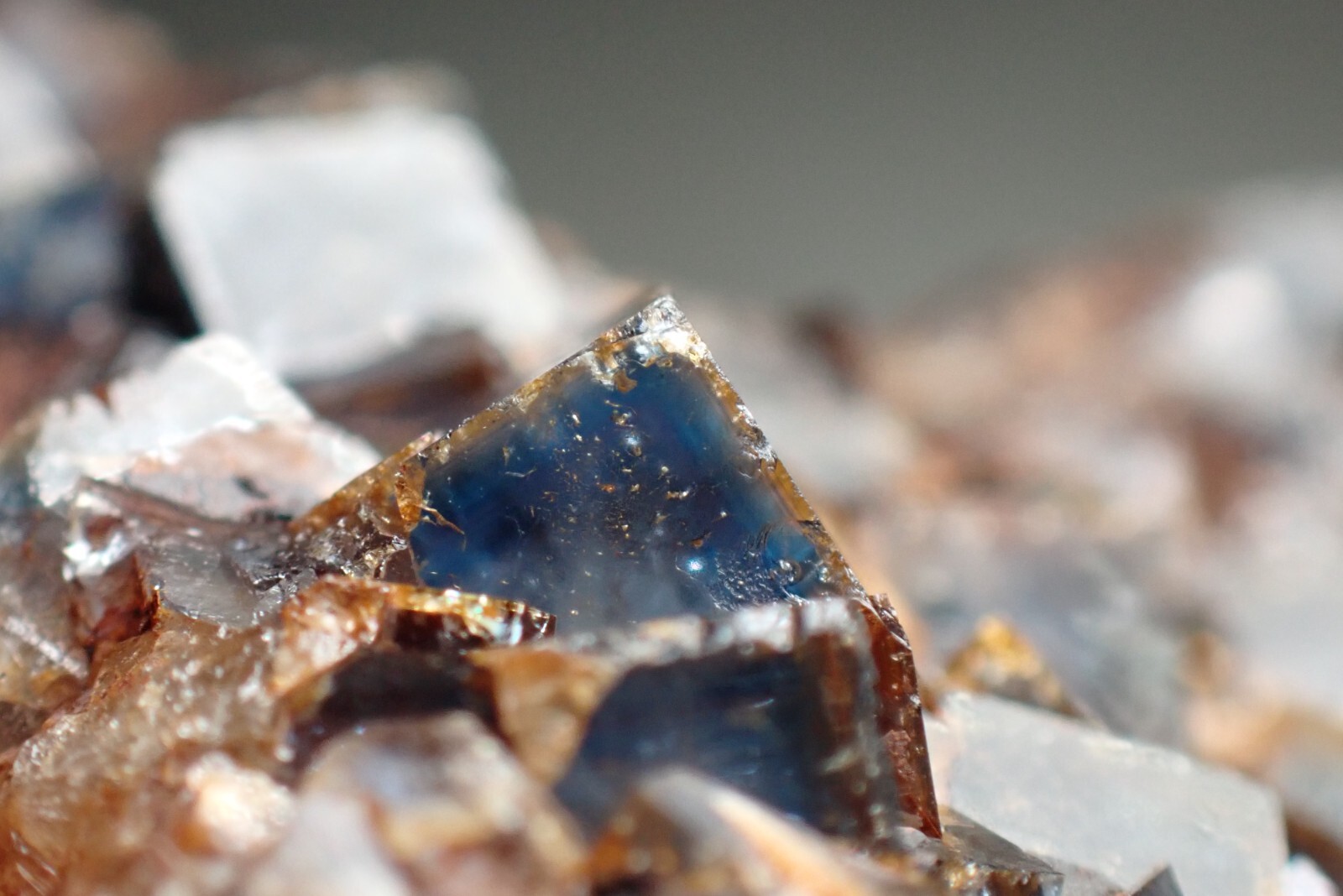 FLUORITE * BLUE CRYSTALS ON QUARTZ * RARE LOCALITY ! Cerny Potok, CZECH REPUBLIC