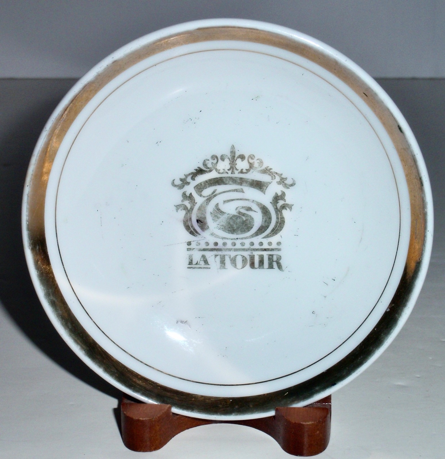 Small Display Easel Holder Peg Display Stand ,Plate, Plaques Wooden Base