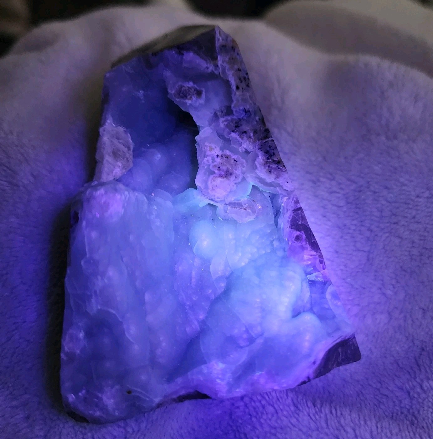 Polished Volcano Agate Tower 3.75″ w UV – USA